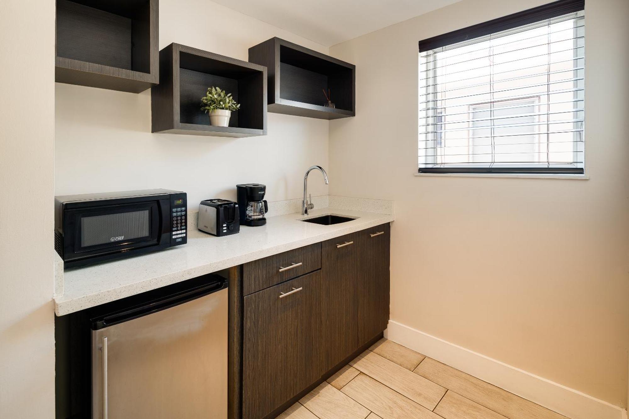 Waterside Hotel And Suites — Photos 3