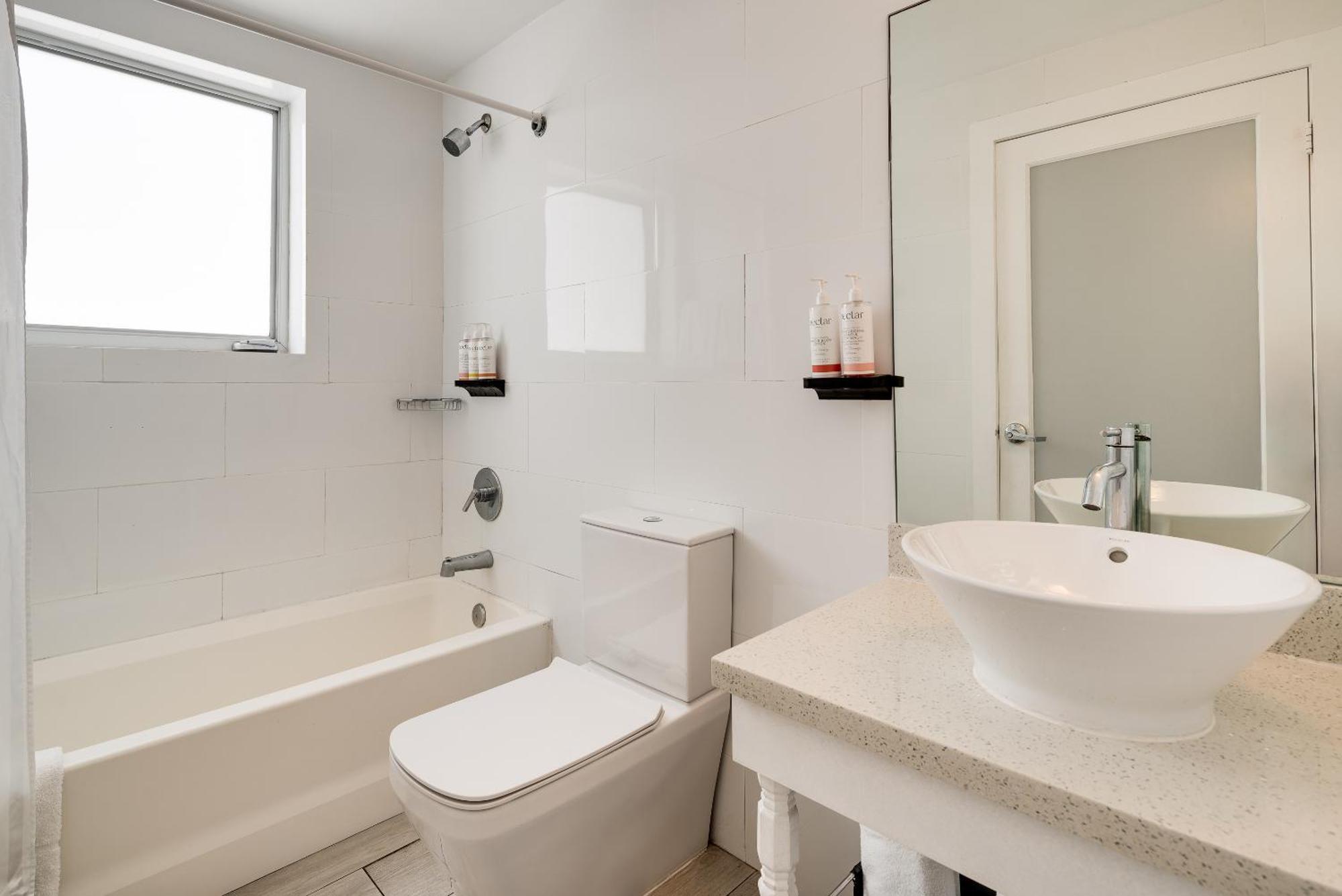 Waterside Hotel And Suites — Photos 2